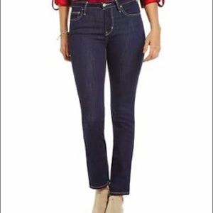 NWT Levi’s Slimming Jeans